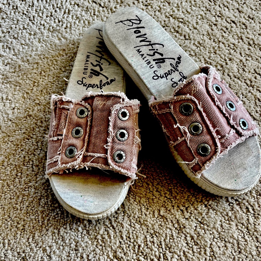 Rose-colored canvas comfy slip-ons.